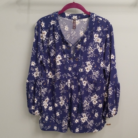 Massini Tops - Massini Blue Floral Print Top in Size Medium